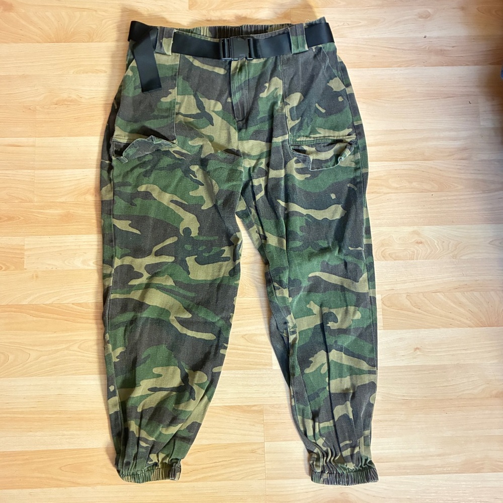 ⚡️3 for 25⚡️ SHEIN Women’s Green Camouflage Cargo Utility Crop Pants – Size 12